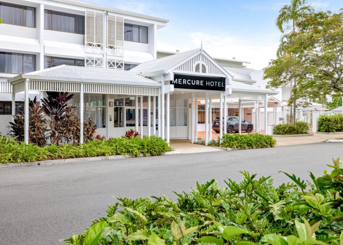 Exterior-Mercure-Cairns-scaled